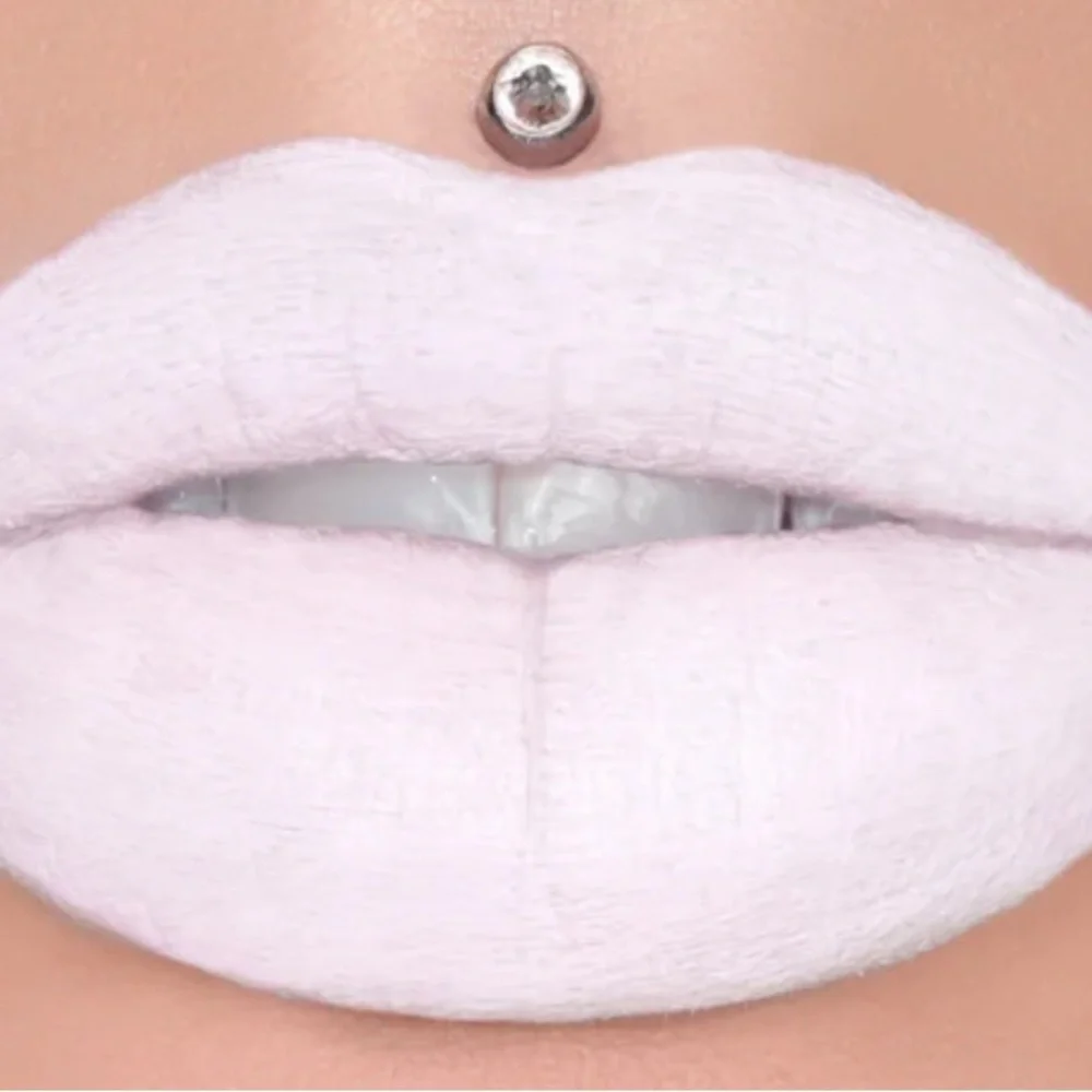 GOD’S GIFT Jeffree Star Velvet Trap Lipstick
